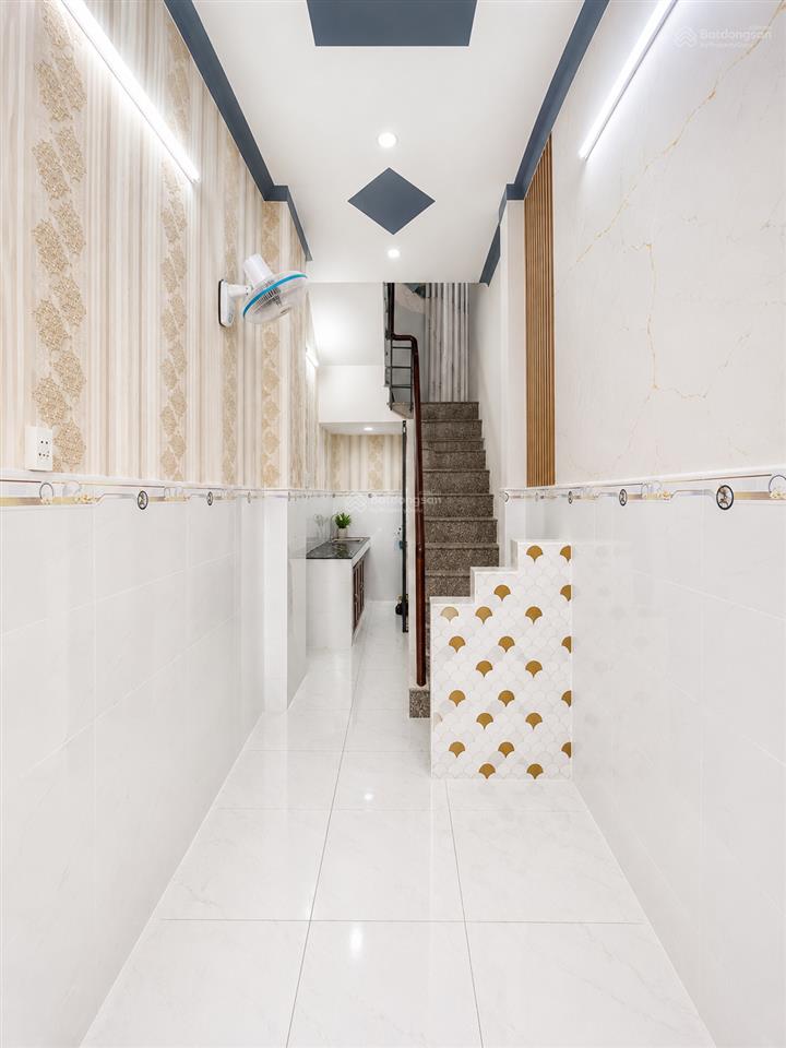 Bán nhà q11, đường lạc long quân, phường 3, 3 lầu, 3pn, 2wc, hxh, shr 9 chủ, ko qh, rẻ 2.3 tỷ