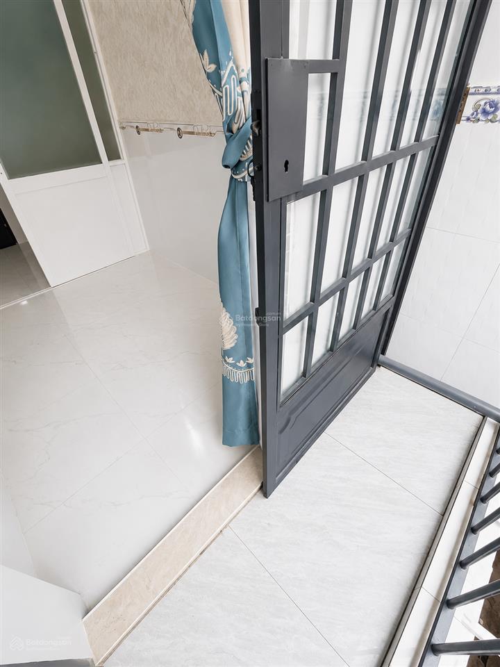 Bán nhà q11, đường lạc long quân, phường 3, 3 lầu, 3pn, 2wc, hxh, shr 9 chủ, ko qh, rẻ 2.3 tỷ