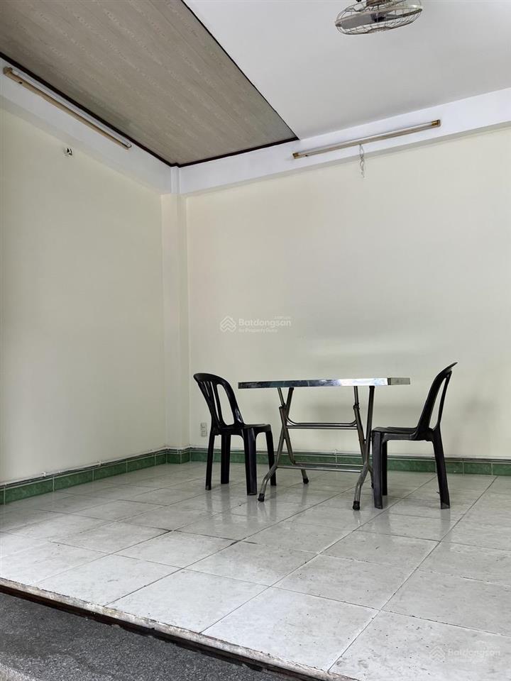 Cho thuê mặt bằng kinh doanh sầm uất đường nguyễn trãi  quận 5, chiều ngang bề thế 6m.