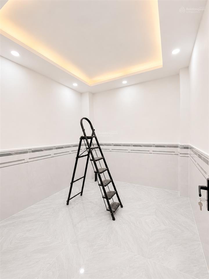Bán nhà giáp q6 võ văn kiệt p16, q8, 42m2, 34pn, 3wc, hxh, shr, ko qh, giá 3.95t