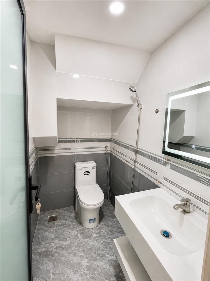Bán nhà giáp q6 võ văn kiệt p16, q8, 42m2, 34pn, 3wc, hxh, shr, ko qh, giá 3.95t
