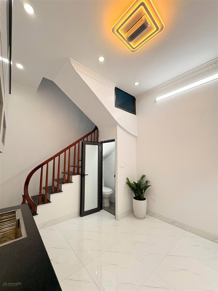 Bán nhà riêng tại kim mã, 5 tỷ, 19m2, 3 tầng, 2pn, 3wc, nội thất đầy đủ