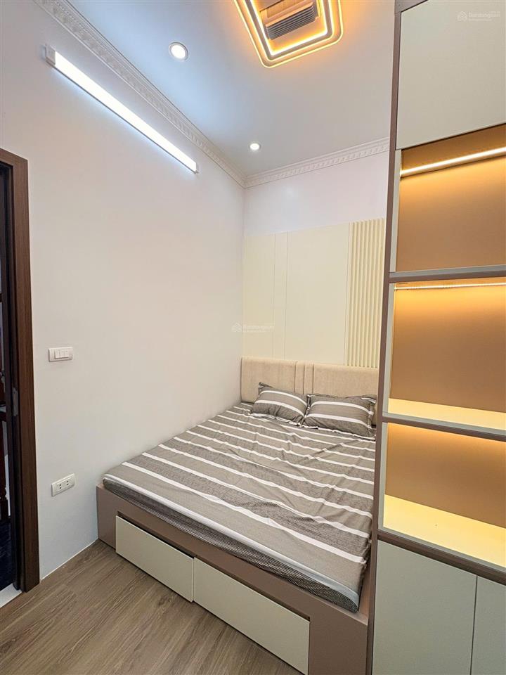 Bán nhà riêng tại kim mã, 5 tỷ, 19m2, 3 tầng, 2pn, 3wc, nội thất đầy đủ