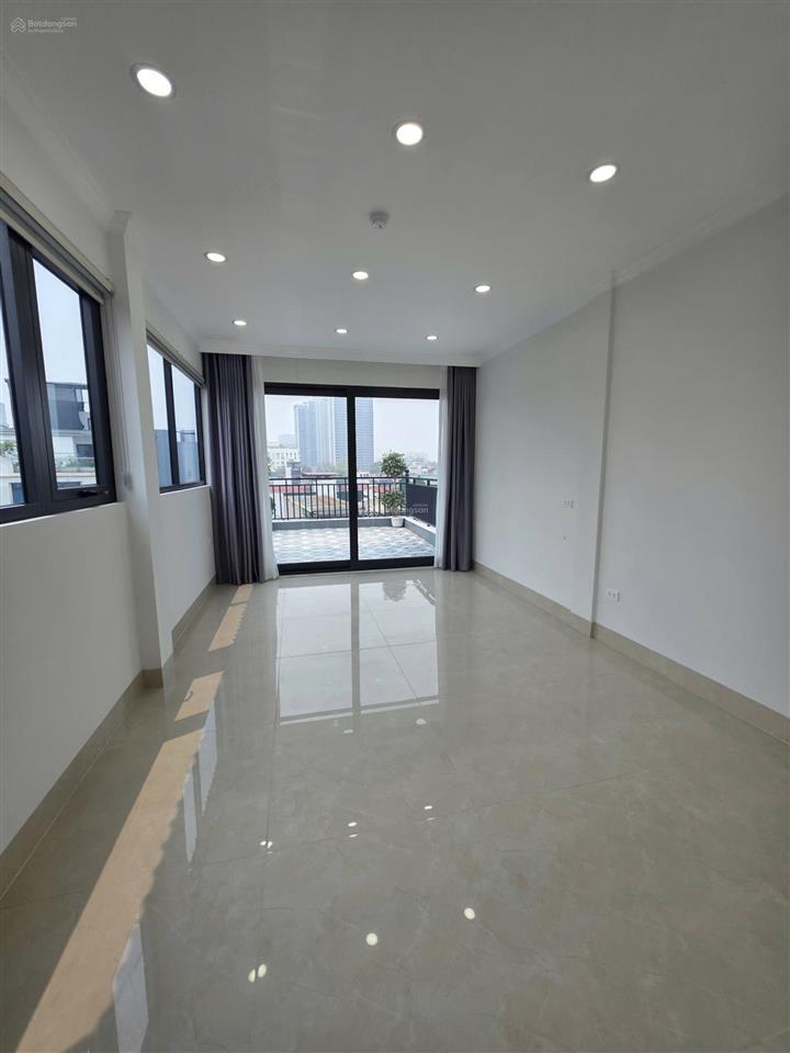 Bán nhà trần quốc hoàn  cầu giấy  pl  ô tô tránh  kinh doang  dt 45m, x7t, thang máy, giá 17,5