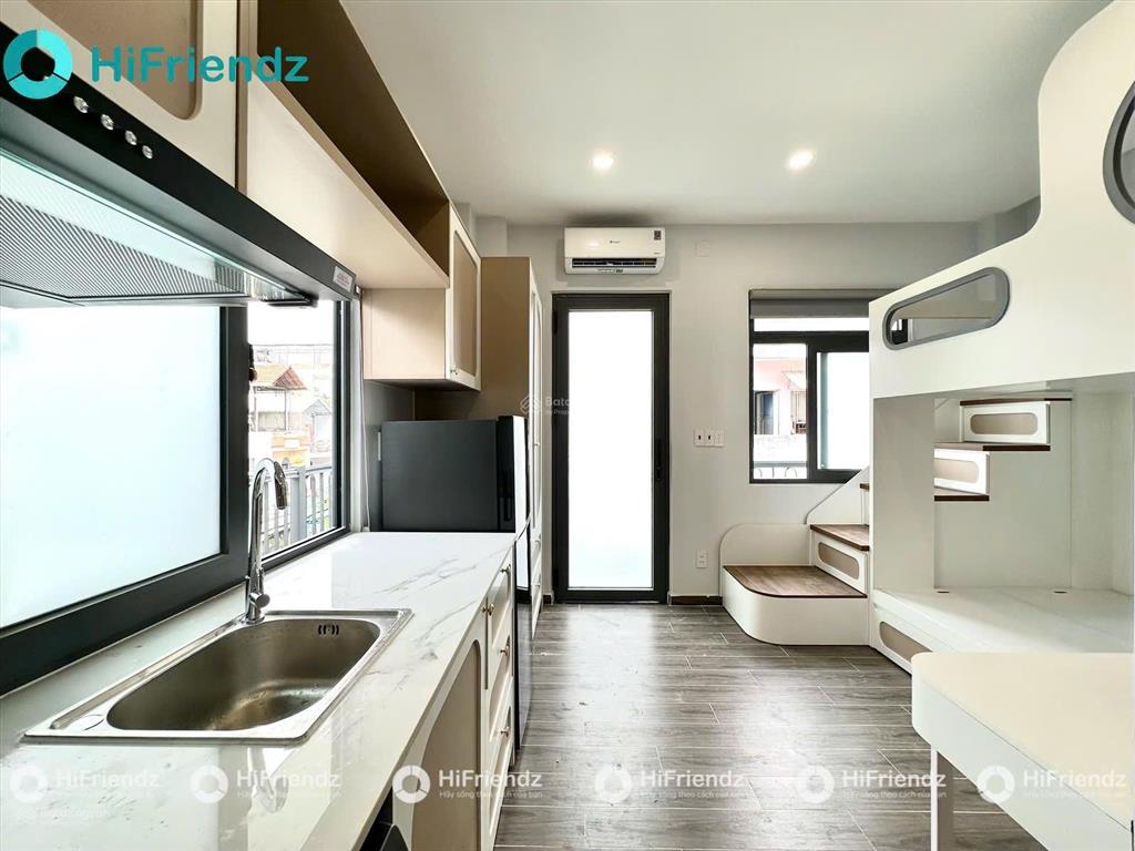 Căn hộ dịch vụ luxuxy thiết kế hiện đại ngay sát đh văn lang