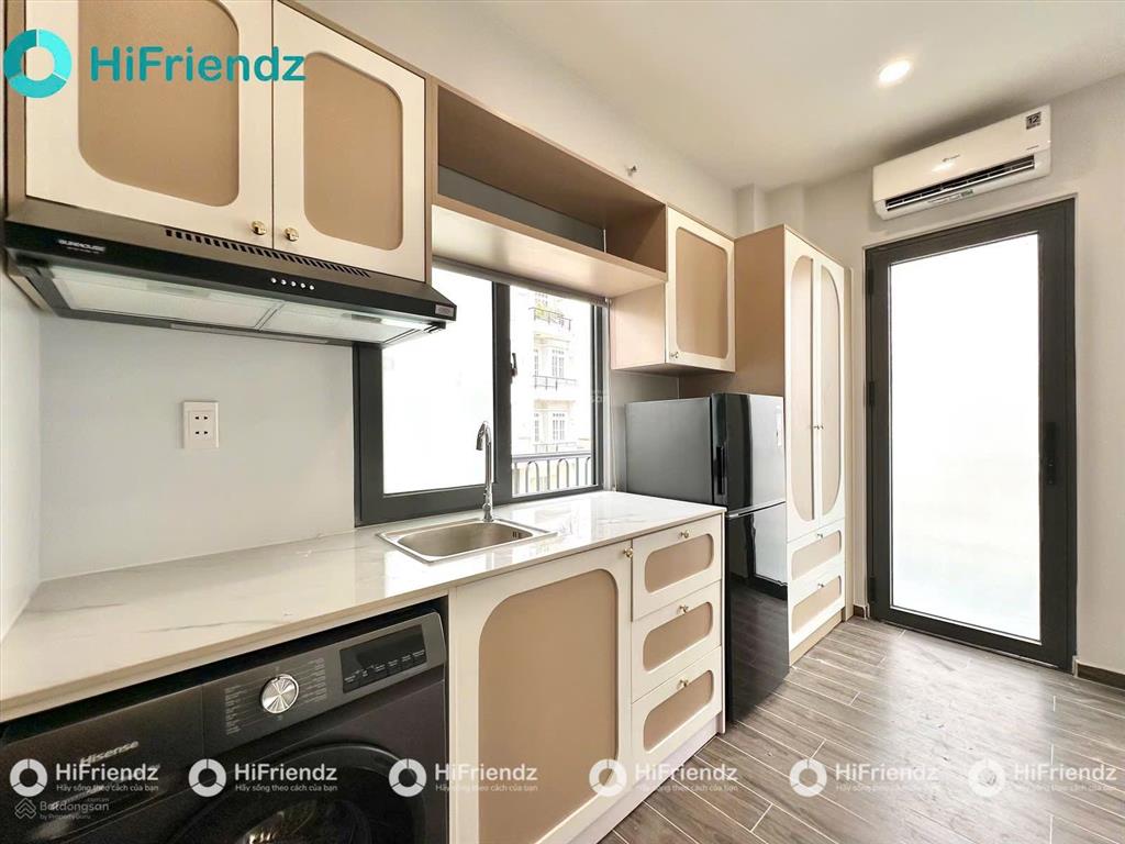 Căn hộ dịch vụ luxuxy thiết kế hiện đại ngay sát đh văn lang