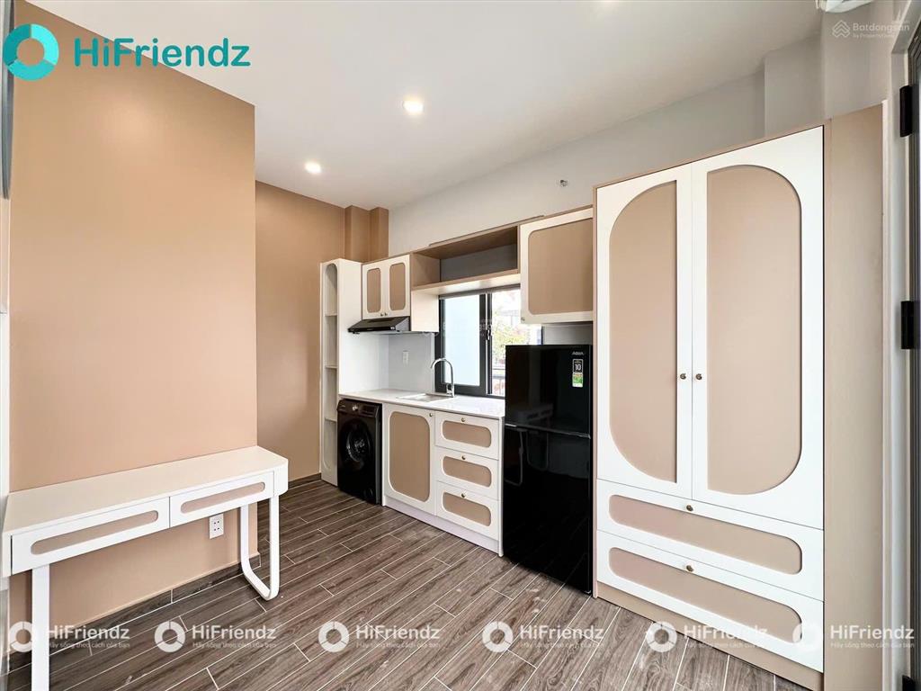 Căn hộ dịch vụ luxuxy thiết kế hiện đại ngay sát đh văn lang