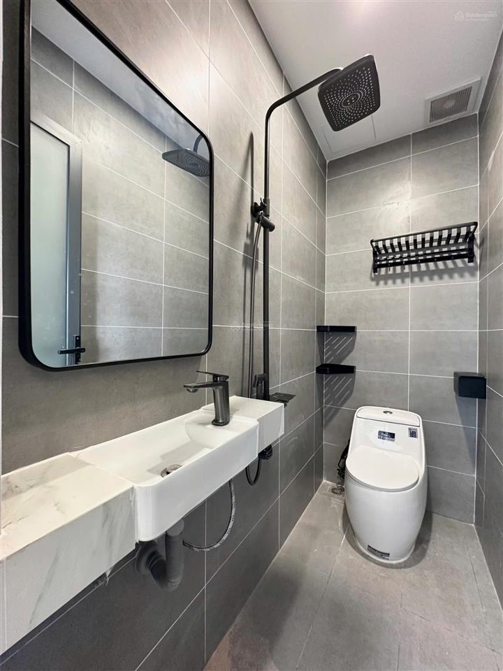 Căn hộ dịch vụ luxuxy thiết kế hiện đại ngay sát đh văn lang