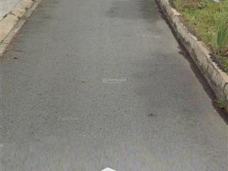 Kẹt tiền bán gấp đất nở hậu view hồ sen  83.9m2  giá 790 triệu