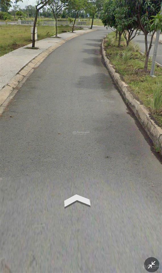 Kẹt tiền bán gấp đất nở hậu view hồ sen  83.9m2  giá 700 triệu