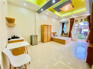 Phòng ngay chợ bà chiểu, chợ hoàng hoa thám full nội thất bancol view thoáng rộng hơn 40m2