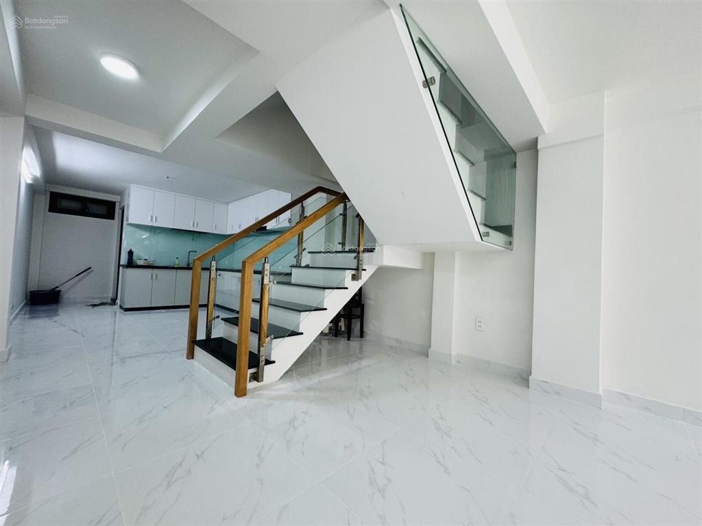 Đường 10m có lề "lạc long quân" 5 tầng đẹp ở ngay  56m2 chỉ hơn 9 tỷ