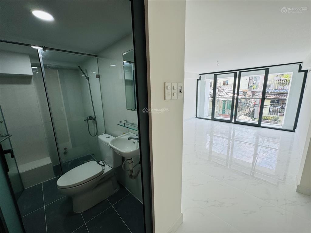 Đường 10m có lề "lạc long quân" 5 tầng đẹp ở ngay  56m2 chỉ hơn 9 tỷ