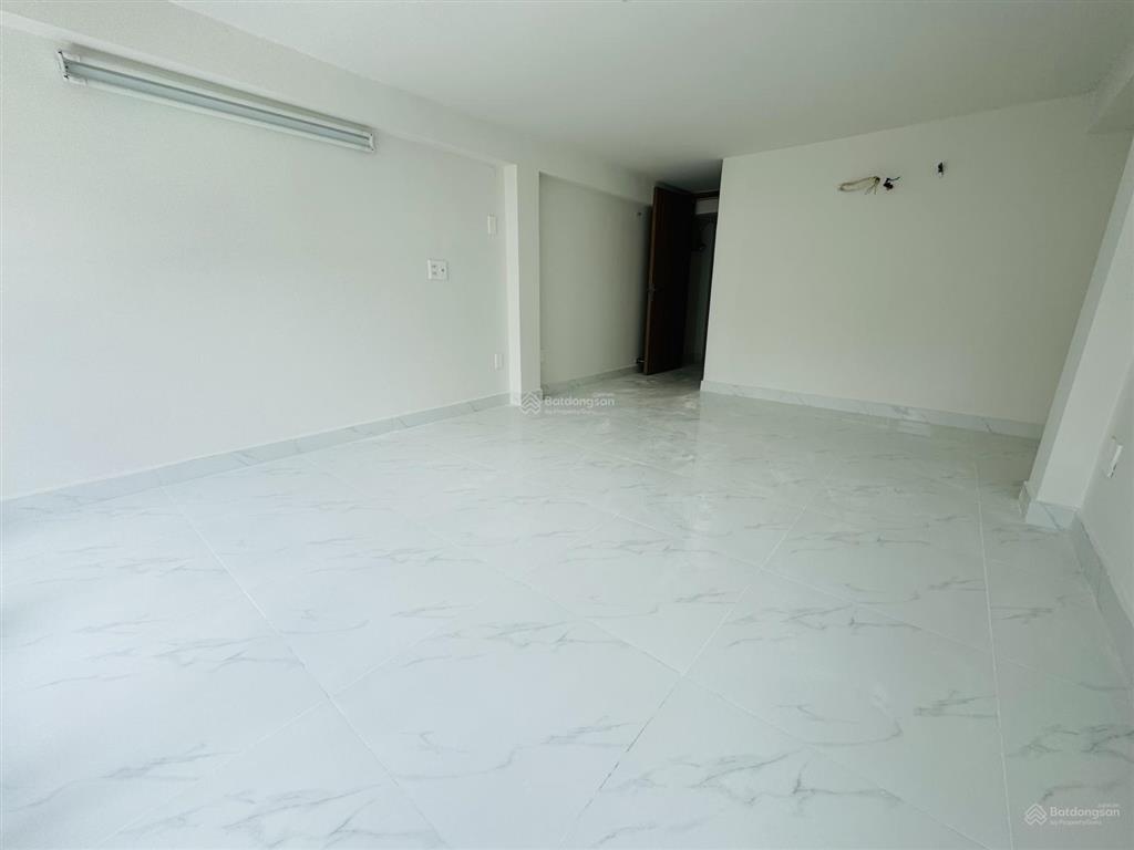 Đường 10m có lề "lạc long quân" 5 tầng đẹp ở ngay  56m2 chỉ hơn 9 tỷ