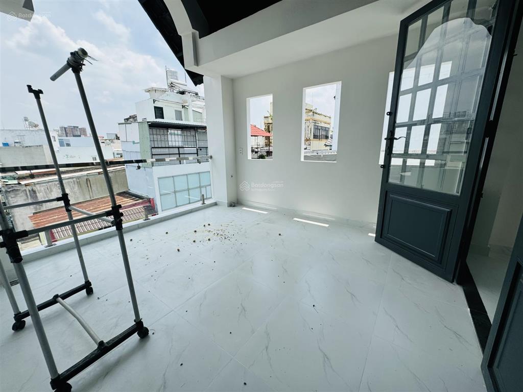 Đường 10m có lề "lạc long quân" 5 tầng đẹp ở ngay  56m2 chỉ hơn 9 tỷ