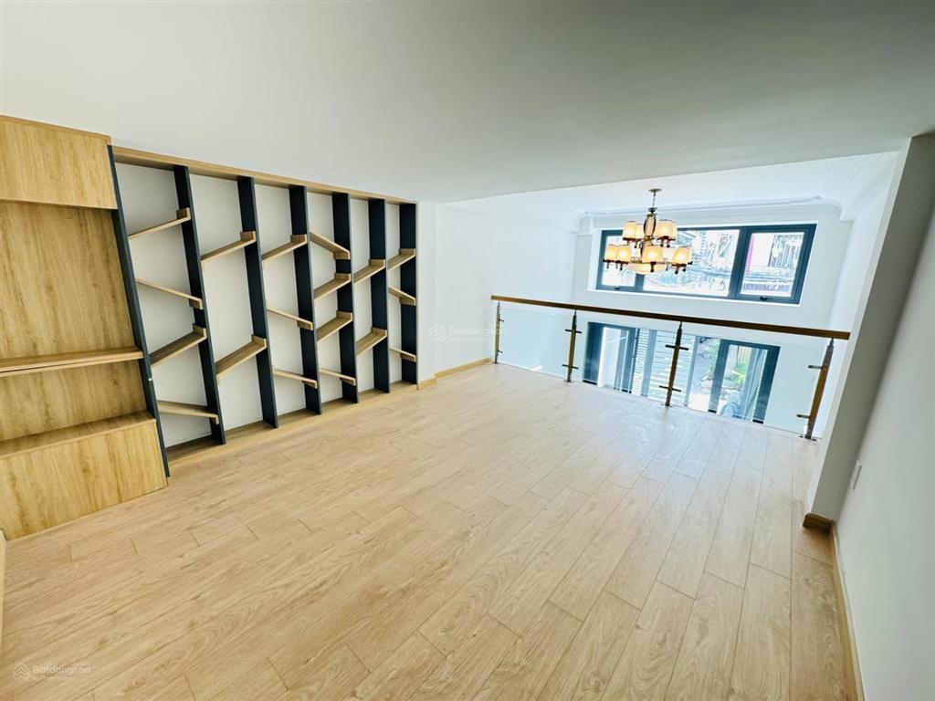 Đường 10m có lề "lạc long quân" 5 tầng đẹp ở ngay  56m2 chỉ hơn 9 tỷ