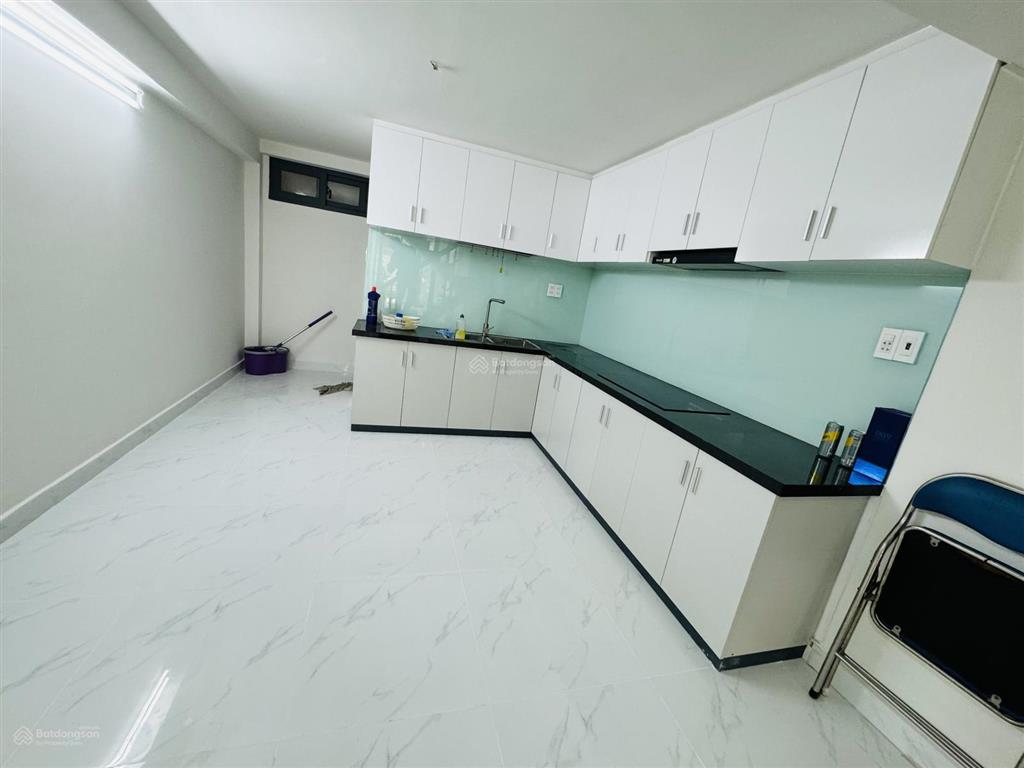 Đường 10m có lề "lạc long quân" 5 tầng đẹp ở ngay  56m2 chỉ hơn 9 tỷ