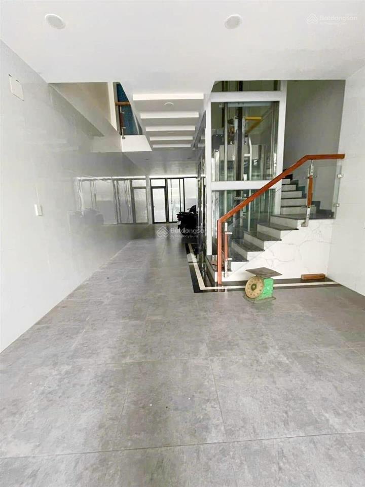Tòa văn phòng mặt tiền ngay cộng hòa 190m² (6.3x30.5m) 5 tầng doanh thu 140tr/th