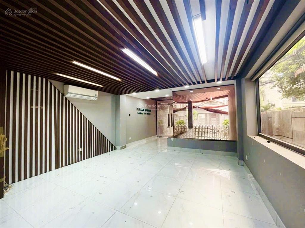 Tòa văn phòng mặt tiền ngay cộng hòa 190m² (6.3x30.5m) 5 tầng doanh thu 140tr/th