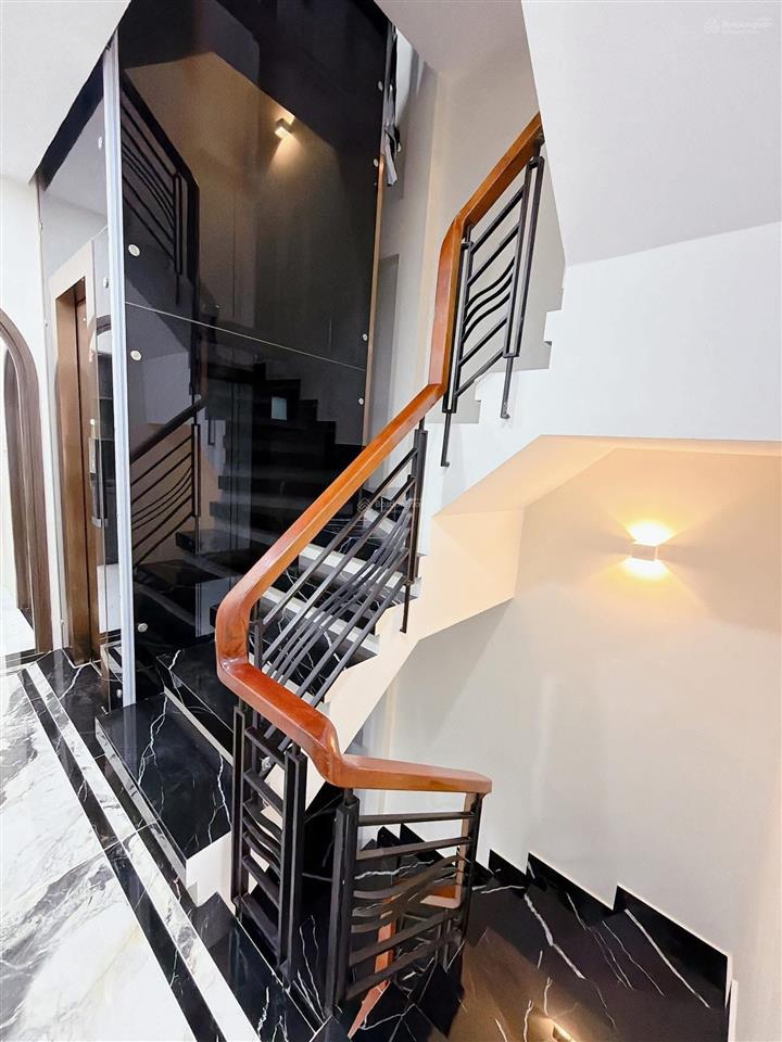 Chdv rạch bùng binh q3  81m² (7.1x14m) 7 tầng 25 phòng  khoán 60 triệu  chỉ 17.2 tỷ