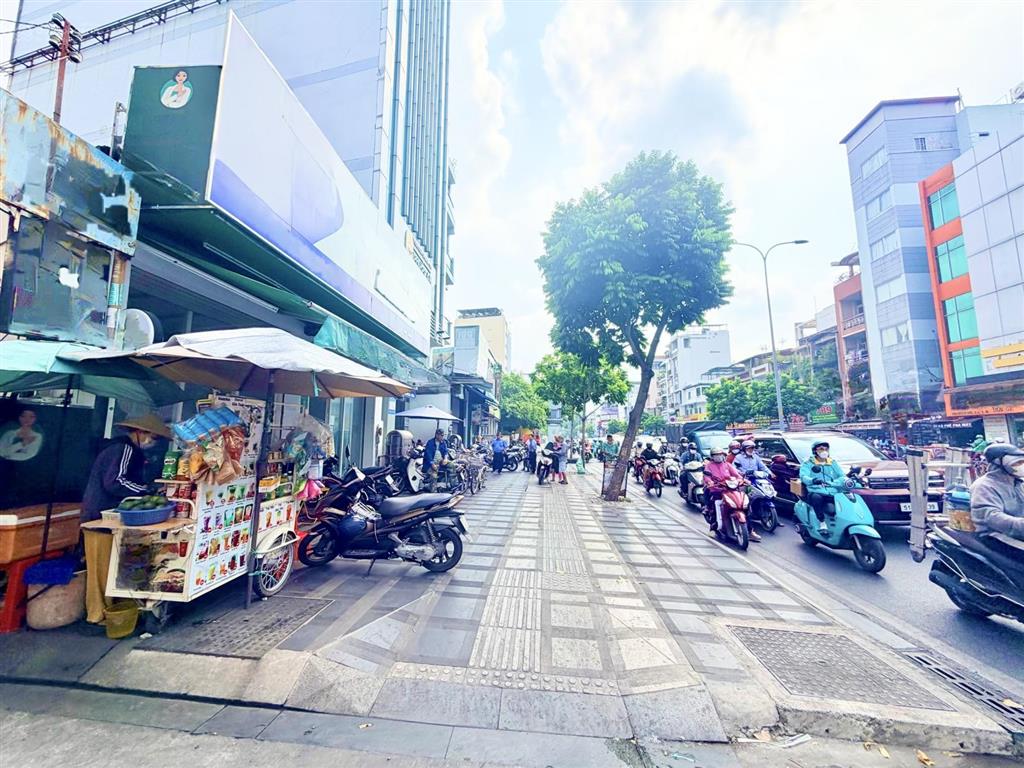 Mặt tiền "3 tháng 2" quận 10 ngang ( 7.2x22m ) lô góc klg tiện xây building 810 tầng 41 tỷ