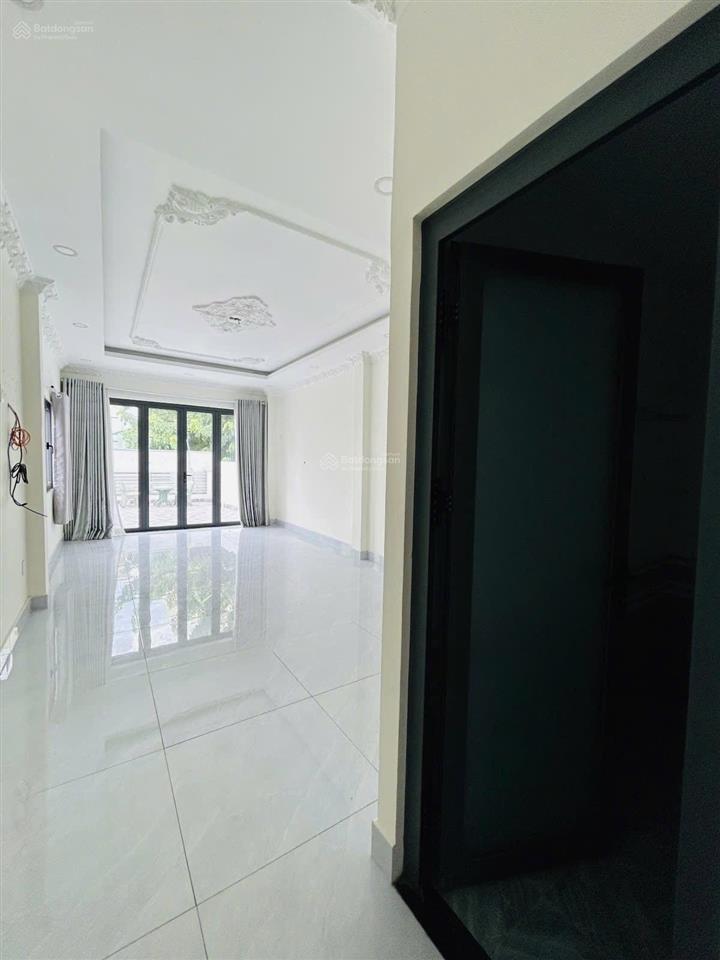 Giảm 5 tỷ  góc 2 mặt tiền tân hương (8.1x22m) 3 tầng  làm vp cty, kinh doanh  37 tỷ tl