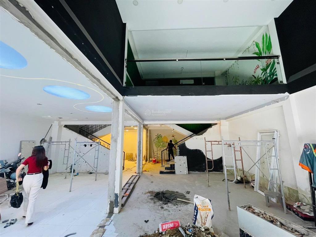 Mặt tiền ngang to 10m "huỳnh văn bánh" phú nhuận  3 tầng đoạn kd thời trang  46 tỷ tl