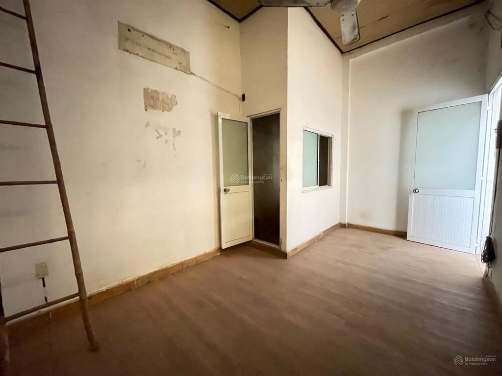 Mặt tiền ngang to 10m "huỳnh văn bánh" phú nhuận  3 tầng đoạn kd thời trang  46 tỷ tl