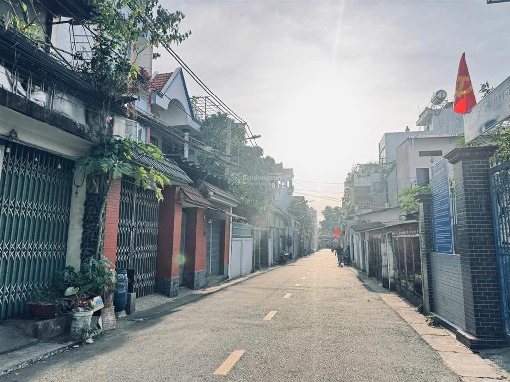 Bán đất tặng dãy trọ bình chiểu  dt 180m²  ngang 7m  xe hơi đỗ cửa dòng tiền sẵn  giá 10.8 tỷ