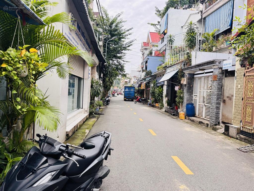 Bán đất tặng dãy trọ bình chiểu  dt 180m²  ngang 7m  xe hơi đỗ cửa dòng tiền sẵn  giá 10.8 tỷ