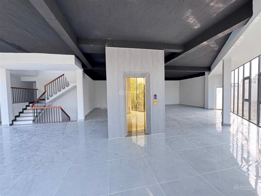 Nhà phố góc 3 mặt tiền dĩ an  dt 132m²  5 tầng thang máy sát tp.hcm  hợp kinh doanh  giá 17 tỷ