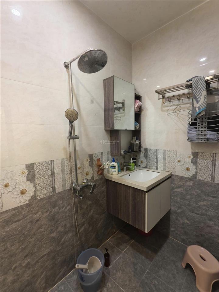 Bán nhà thông cô giang  đê thám  4 tầng đúc kiên cố  hoàn công đủ  8 tỷ