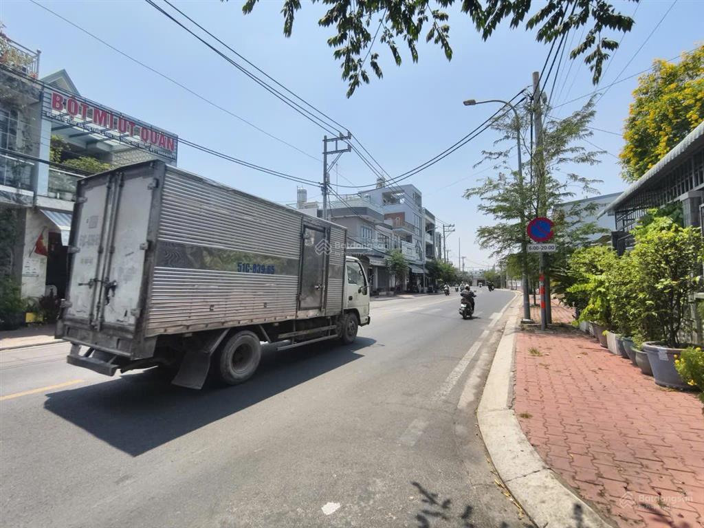 Hàng ngộp chủ gửi bán gấp  nhà 2 mt ô tô  130.7m2 odt