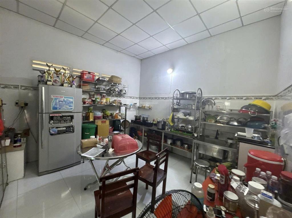 Hàng ngộp chủ gửi bán gấp  nhà 2 mt ô tô  130.7m2 odt