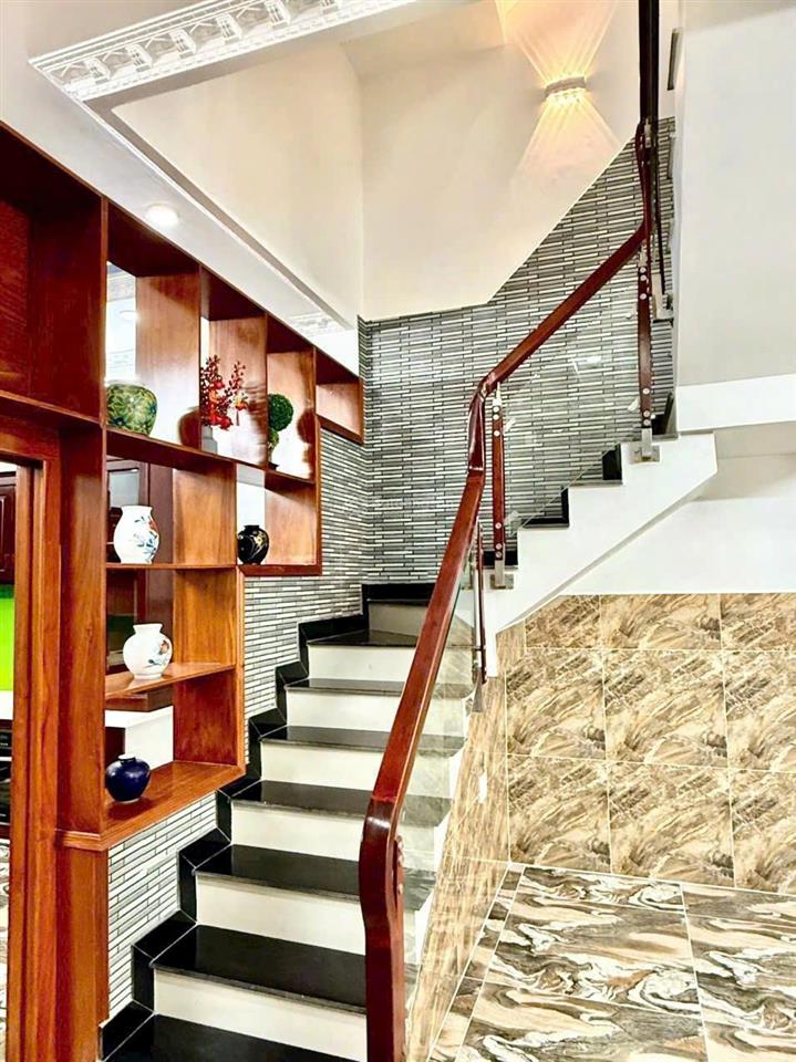 Nhà đẹp sang trọng 3 tầng  sàn 171m2  ngang 6,5m  hoàn công đầy đủ