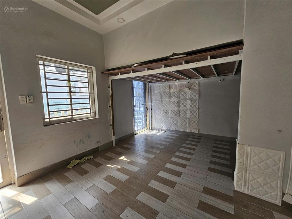 Thanh lý nhà 2t  55m2  hxh  ngang 5,3m rộng thoáng.