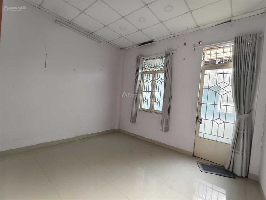 Bán 2t 68m2 xây dựng kiên cố kdc đồng bộ  cạnh kcn sóng thần