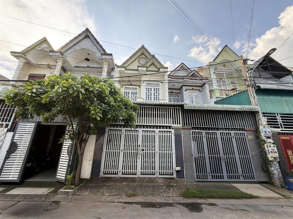 Bán 2t 68m2 xây dựng kiên cố kdc đồng bộ  cạnh kcn sóng thần
