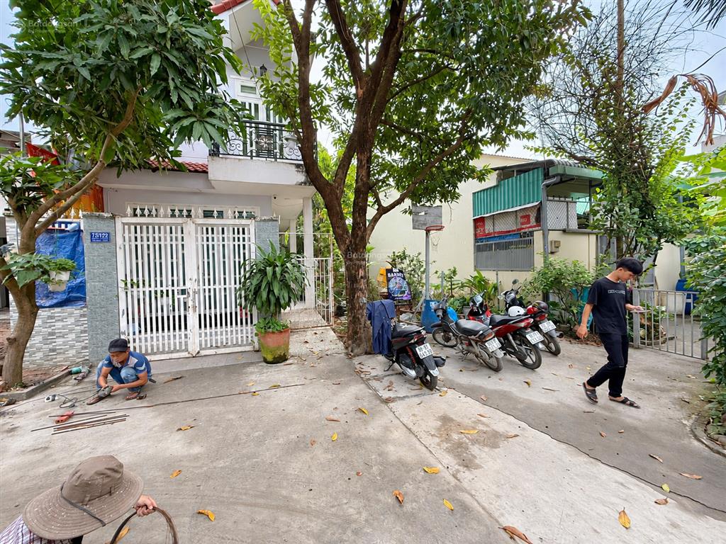 Thanh lý tài sản 100m2 đất hxh tại long trườngsổ vuông vứckhông lỗi phong thủy