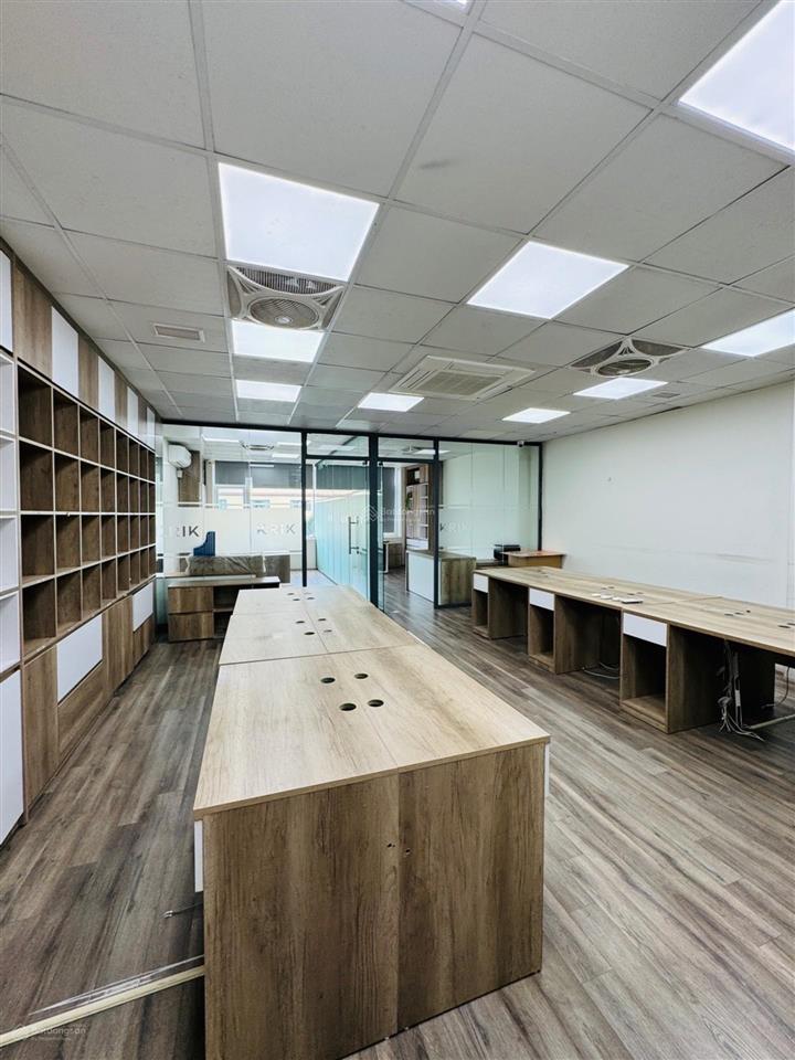 Bán gấp tòa nhà 2 mặt phố cầu giấy, ô tô tránh, mặt tiền rộng kd cực tốt, dành cho giới đẳng cấp