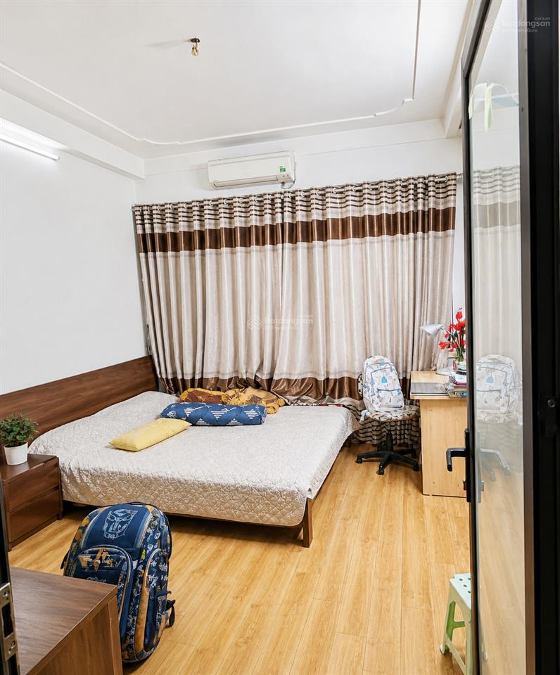 Bán nhà mặt ngõ gần phố xốm 35m² 5t chỉ 4,8 tỷ vf3 phi ầm ầm gần đh đại nam  3 bước ra phố