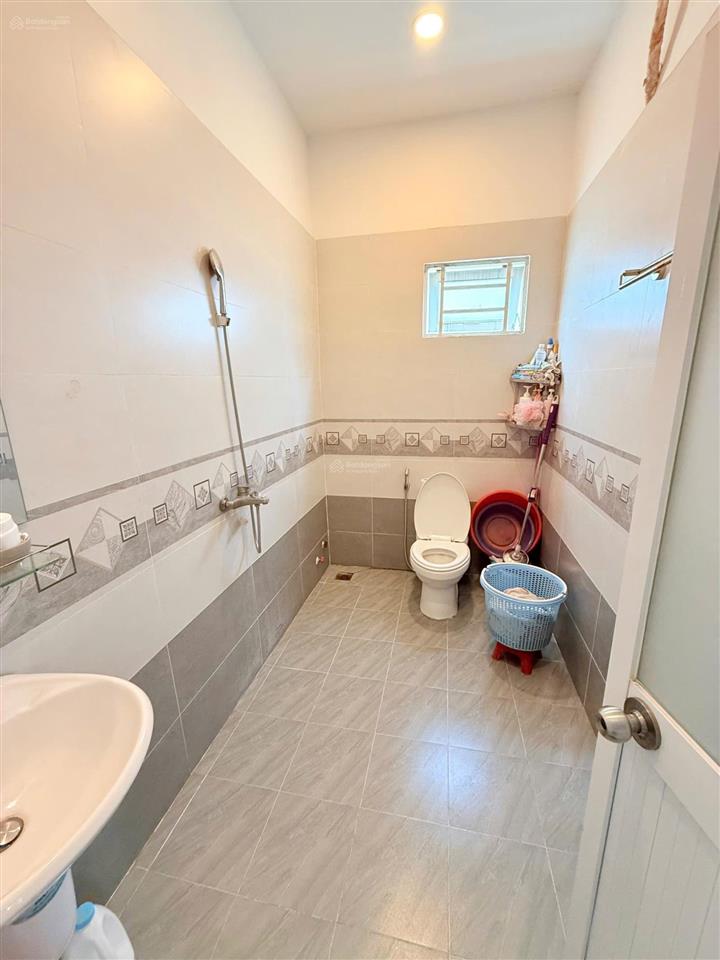 Chính chủ cần bán nhà đẹp, giá rẻ, khu dân cư an ninh, gần đường trường chinh, q.tân bình