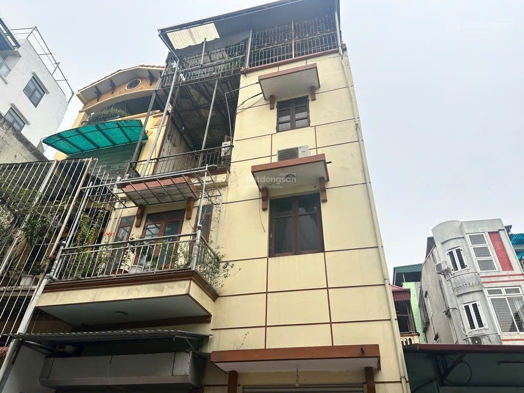 Nhà cũ xác định bán đất, dt 90 m2, mt 5m giá 12 tỷ