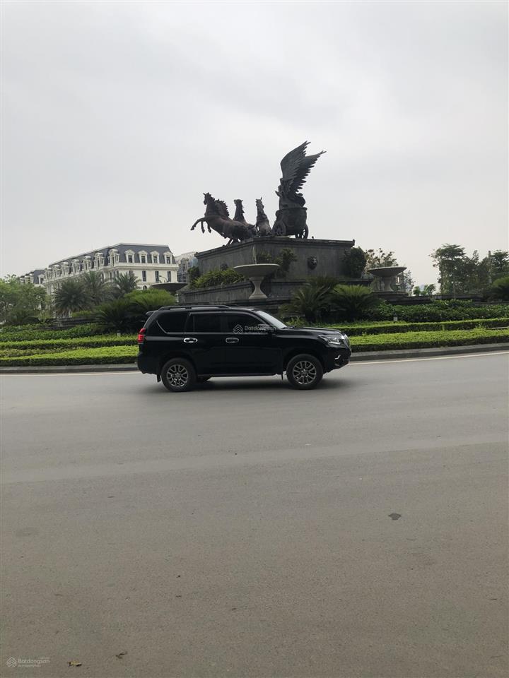 Diện tích rộng 230m2, mặt tiền 9 mét nằm ngay mặt đường hoàng quốc việt chỉ với giá 168 tỷ