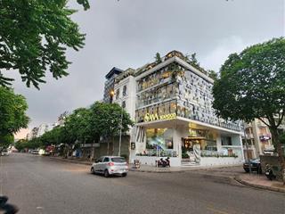 Diện tích rộng 230m2, mặt tiền 9 mét nằm ngay mặt đường hoàng quốc việt chỉ với giá 168 tỷ