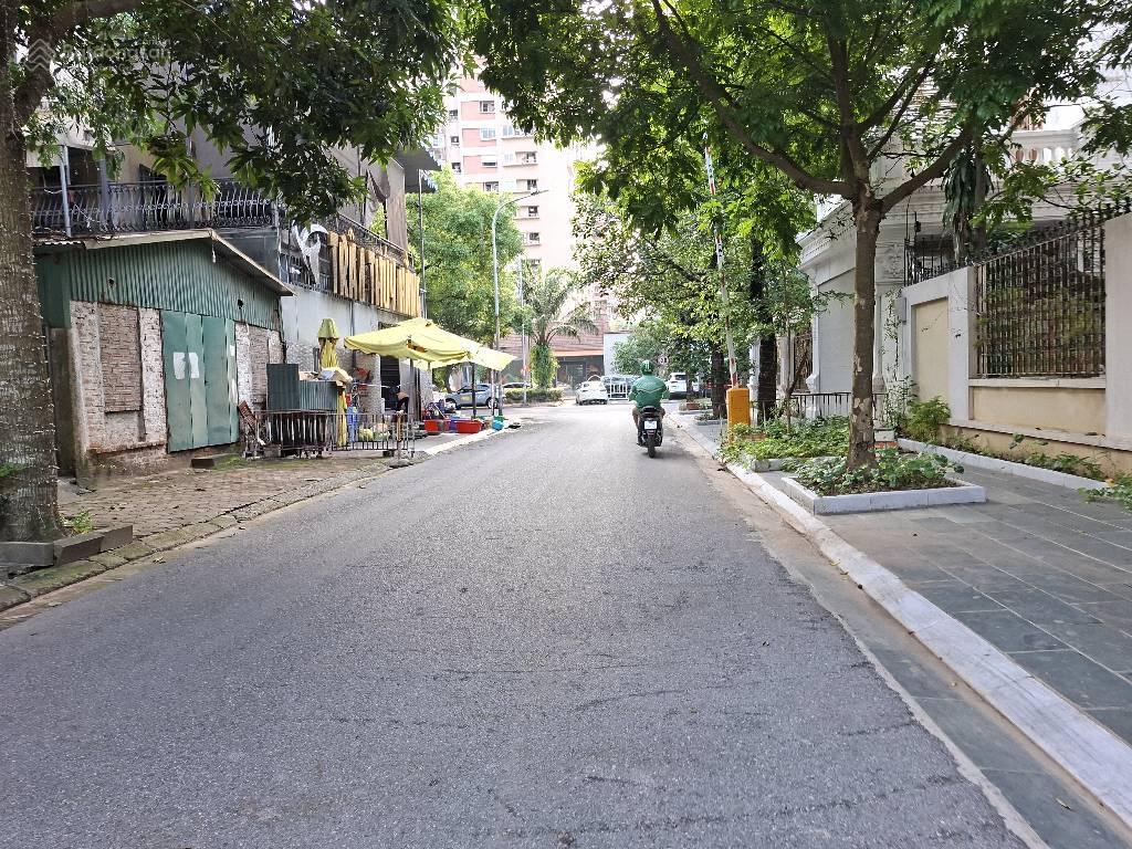 Bán mặt phố thợ nhuộm, diện tích 780 m2, mt 23m, nhà 11 tầng vỉa hè 3,5 mét, vài bước chân ra hồ