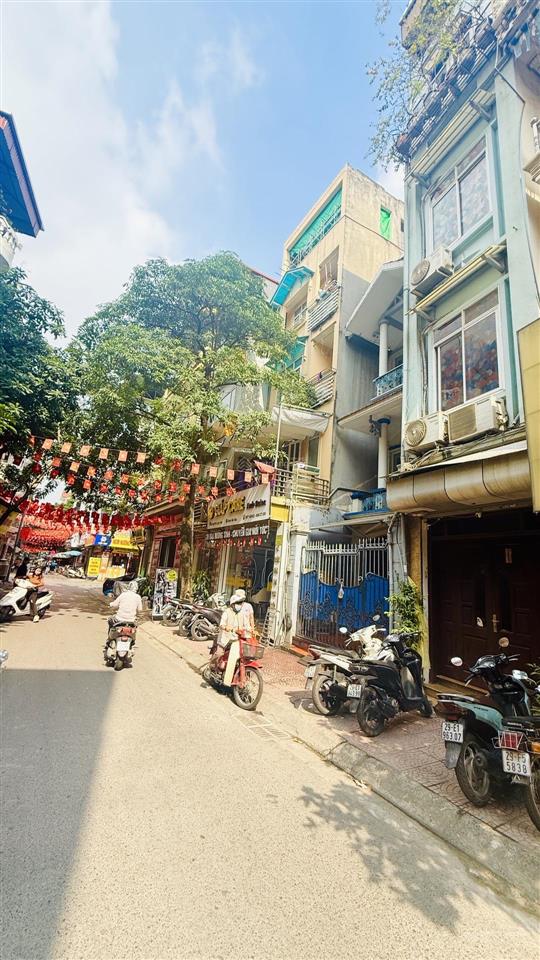 Bán mặt phố thợ nhuộm, diện tích 780 m2, mt 23m, nhà 11 tầng vỉa hè 3,5 mét, vài bước chân ra hồ