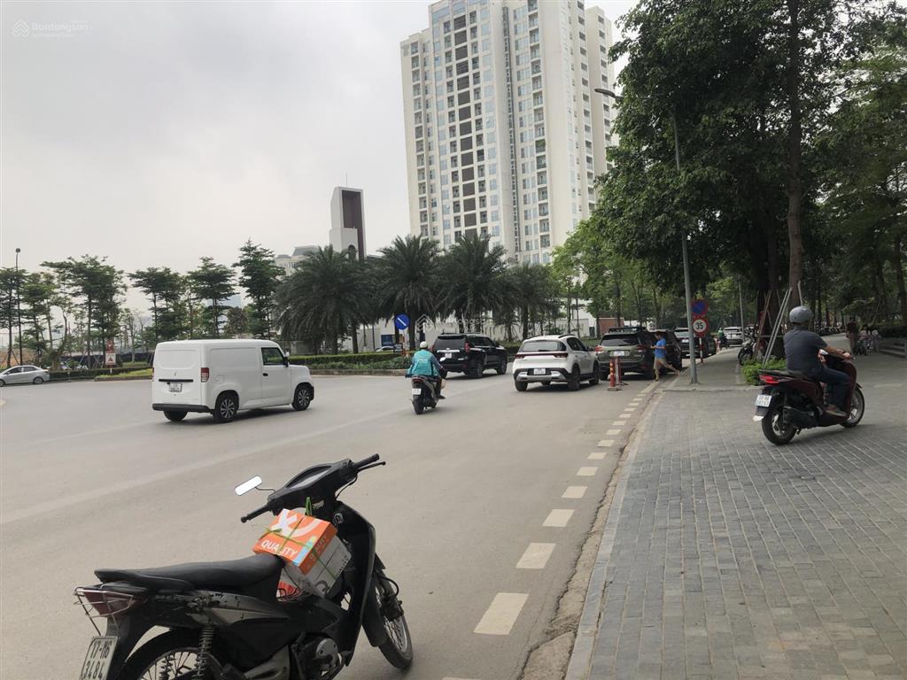 Mặt phố, diện tích rộng 490 m2, mt 15 mét kinh doanh, làm văn phòng chỉ với 750 tỷ