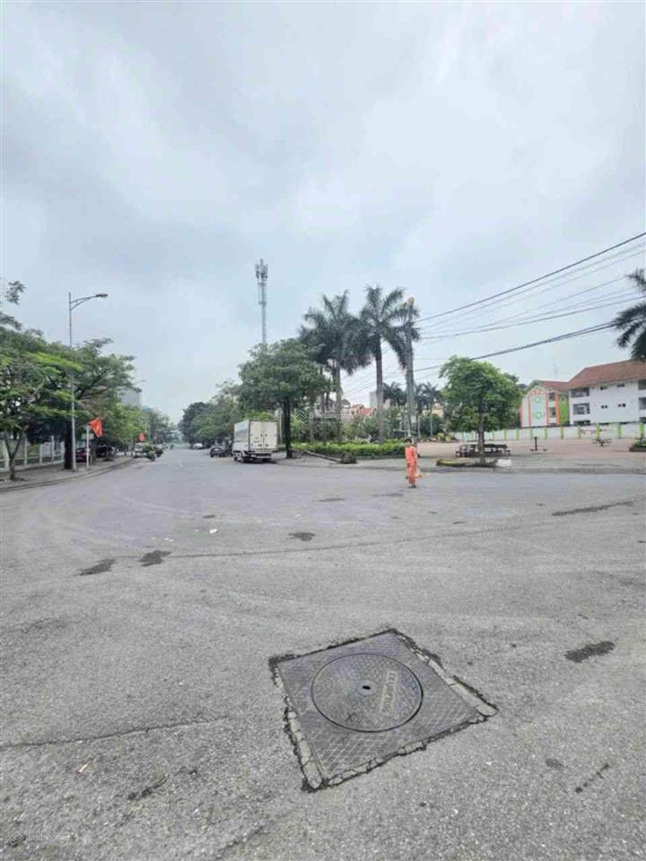 Phúc đồng 5.000 m2, mt 40m giá chỉ chưa đầy 90 tỷ diện tích rộng, vỉa hè thoáng!