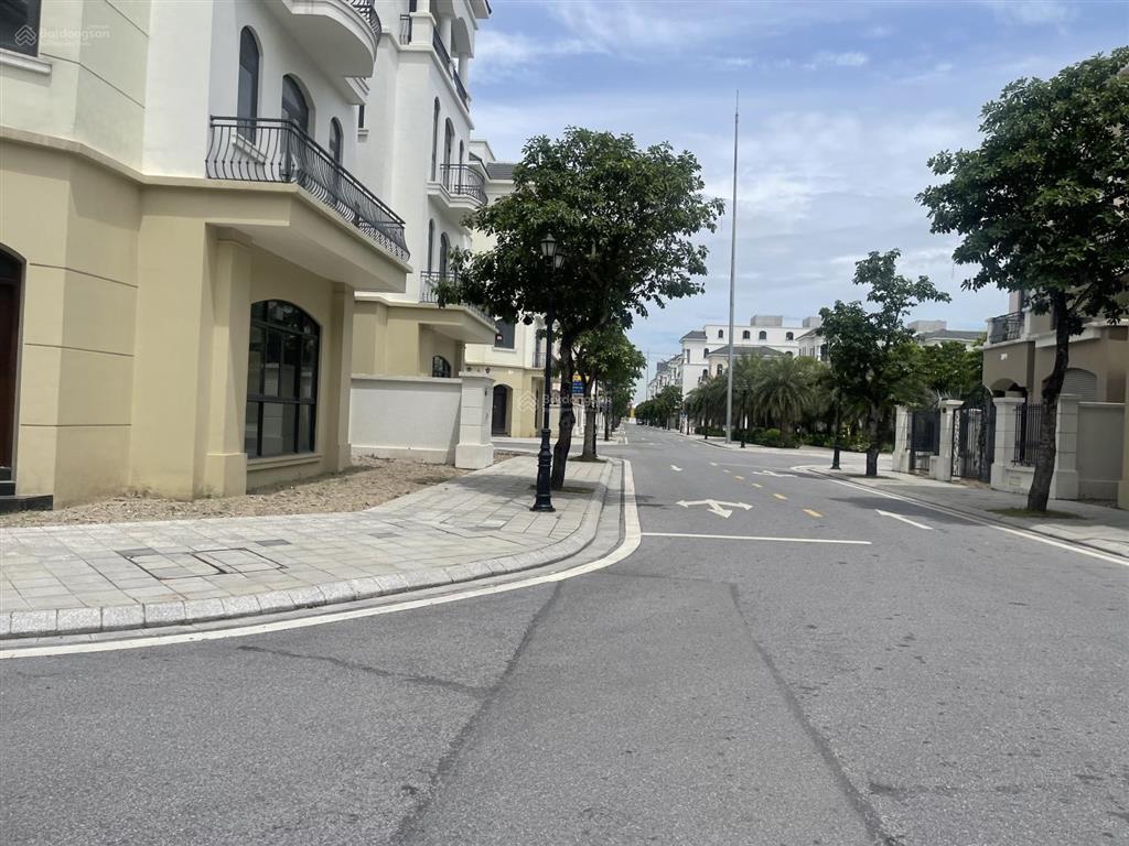 Phúc đồng 5.000 m2, mt 40m giá chỉ chưa đầy 90 tỷ diện tích rộng, vỉa hè thoáng!